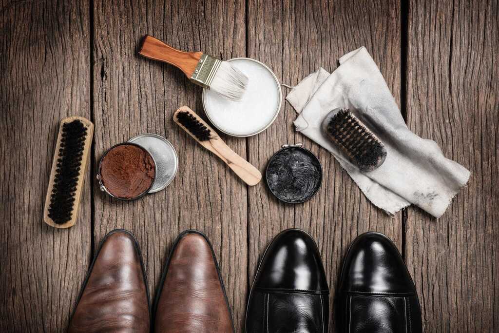 Leather boots with shoe maintenance set